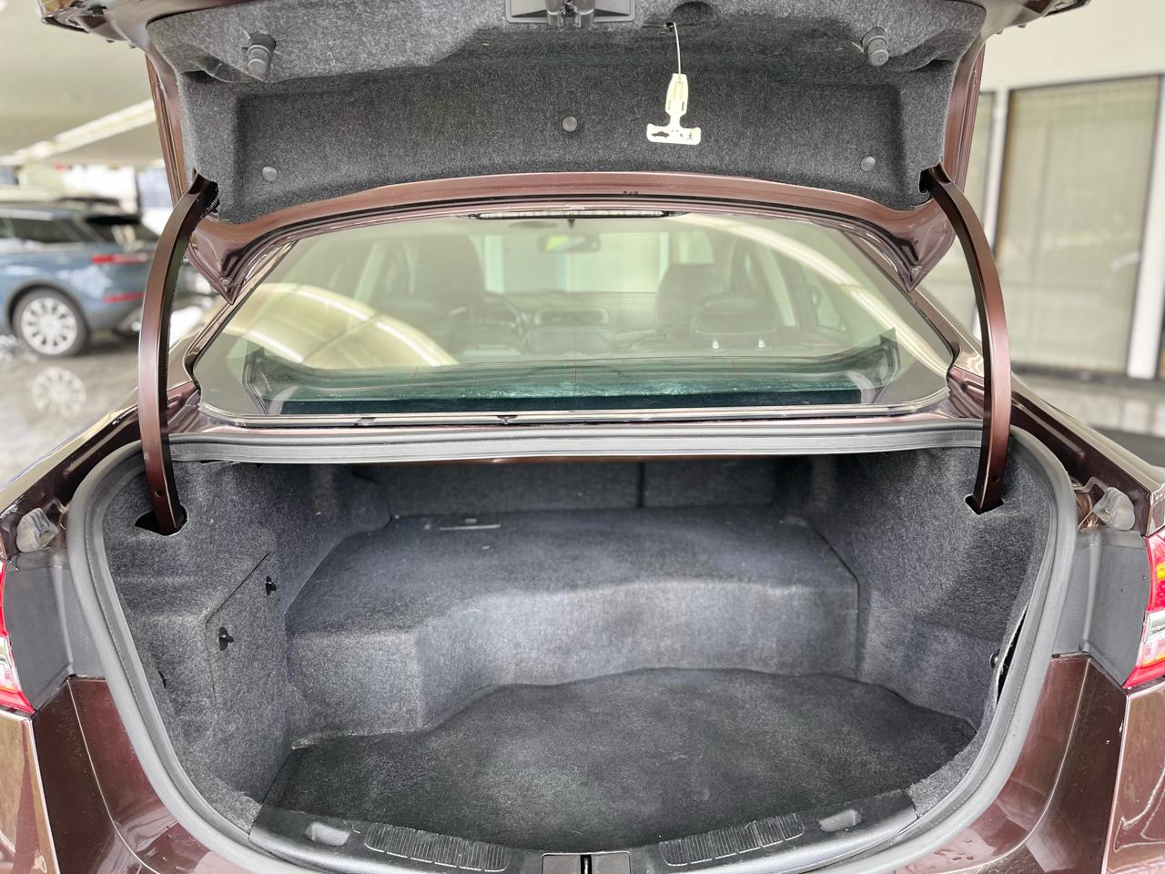 Ford Fusion Hybrid SEL 2019