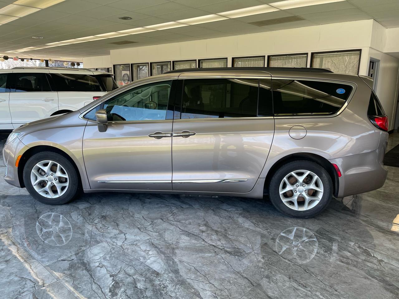 Chrysler Pacifica Touring-L 2017