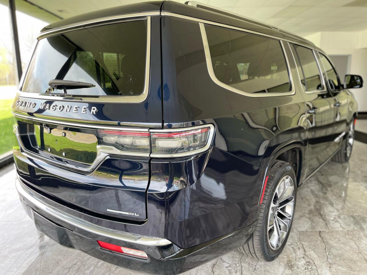 Jeep Grand Wagoneer Series II 4WD 2023