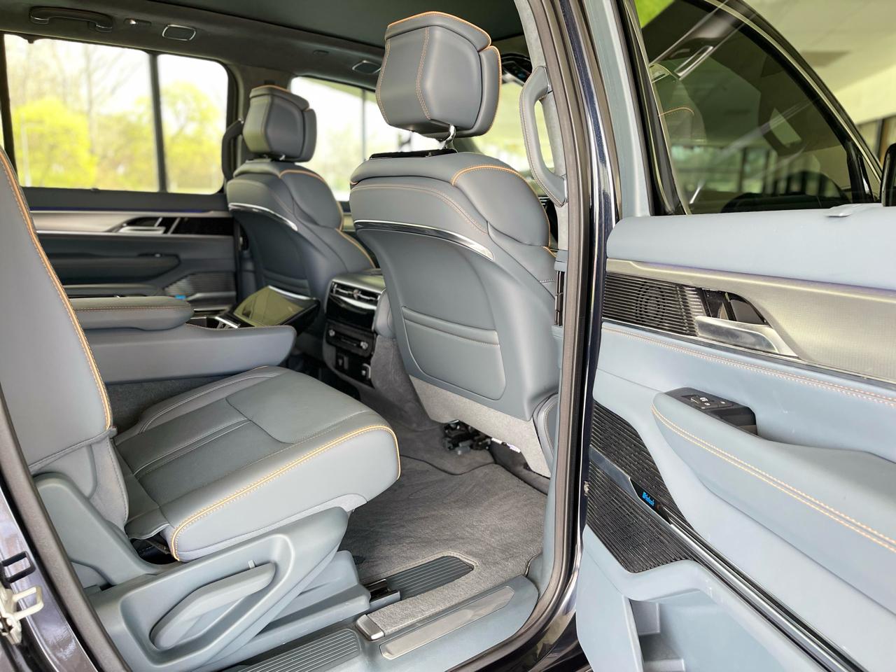 Jeep Grand Wagoneer Series II 4WD 2023