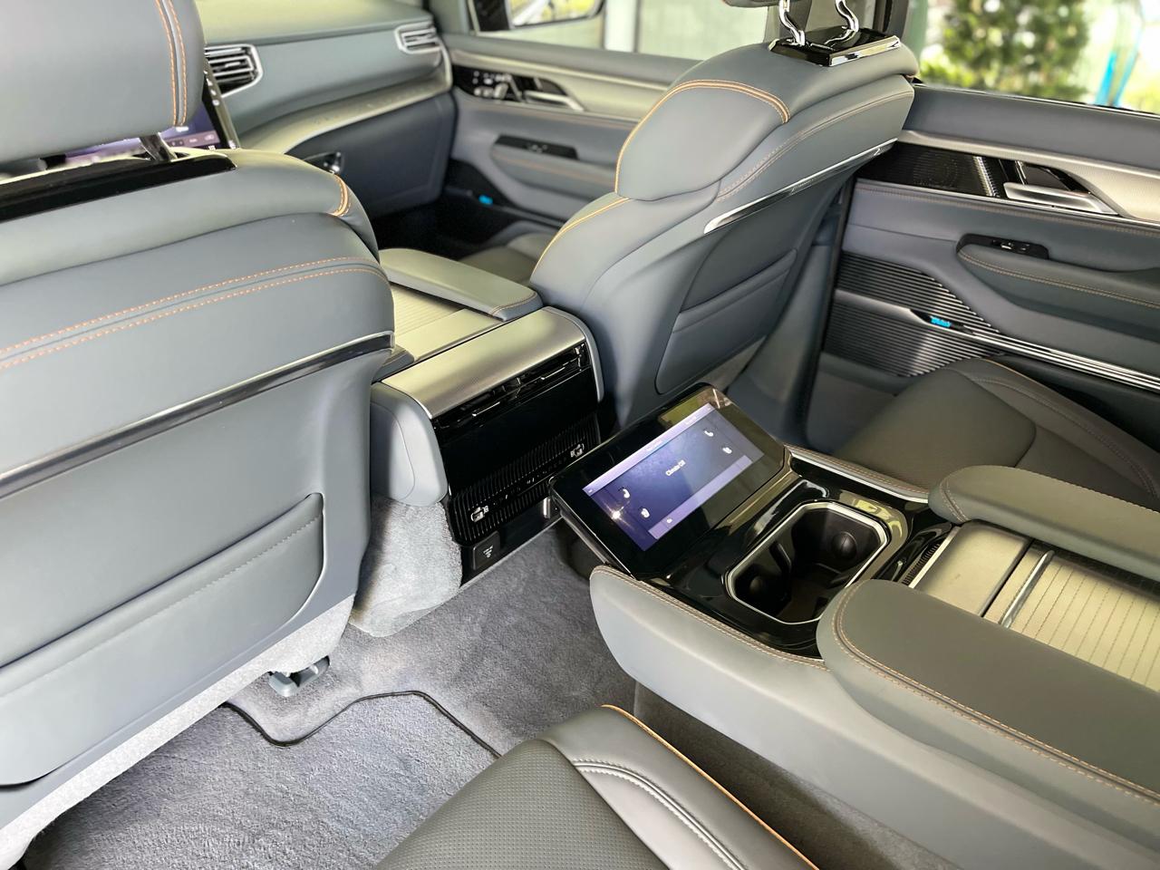 Jeep Grand Wagoneer Series II 4WD 2023