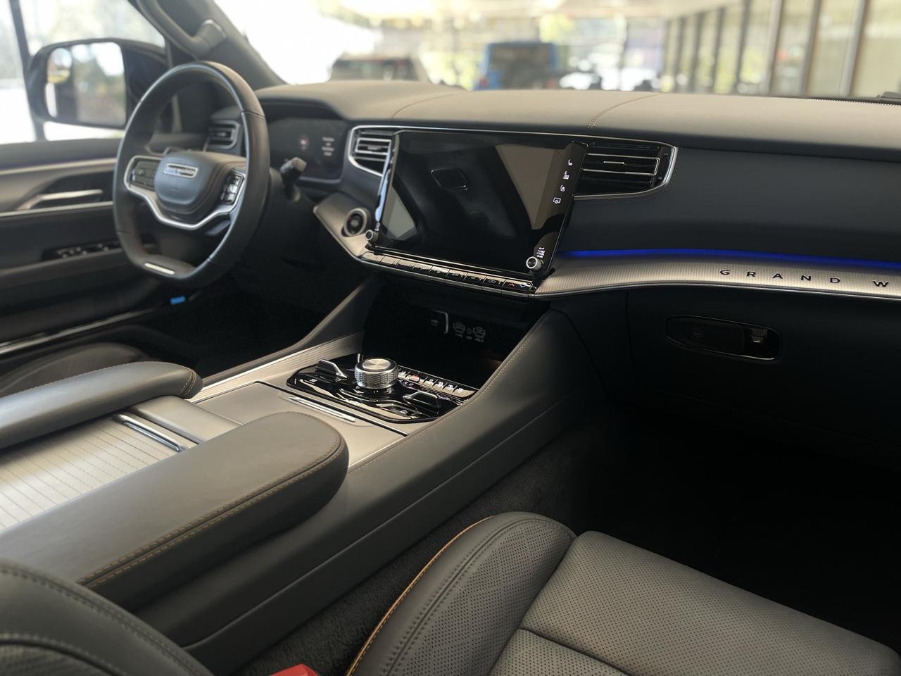 Jeep Grand Wagoneer Series II 4WD 2023
