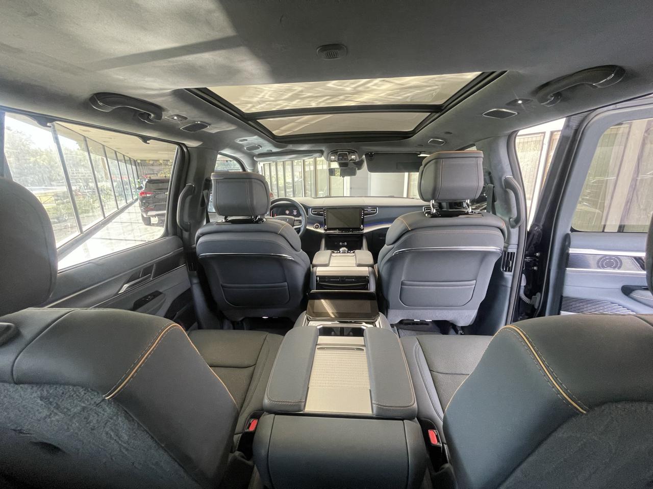 Jeep Grand Wagoneer Series II 4WD 2023