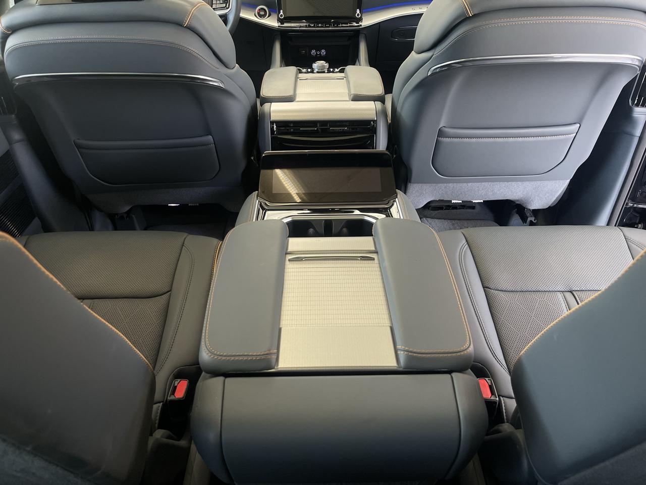 Jeep Grand Wagoneer Series II 4WD 2023