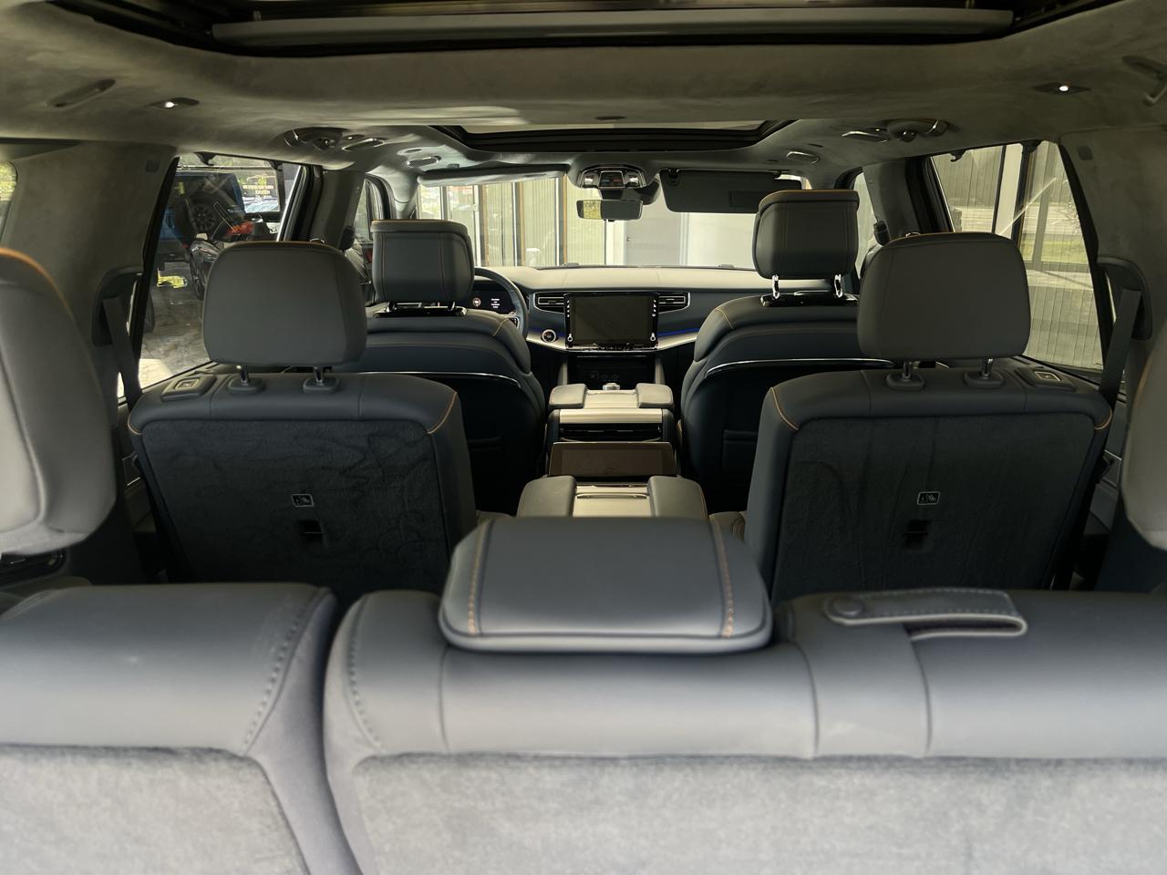 Jeep Grand Wagoneer Series II 4WD 2023