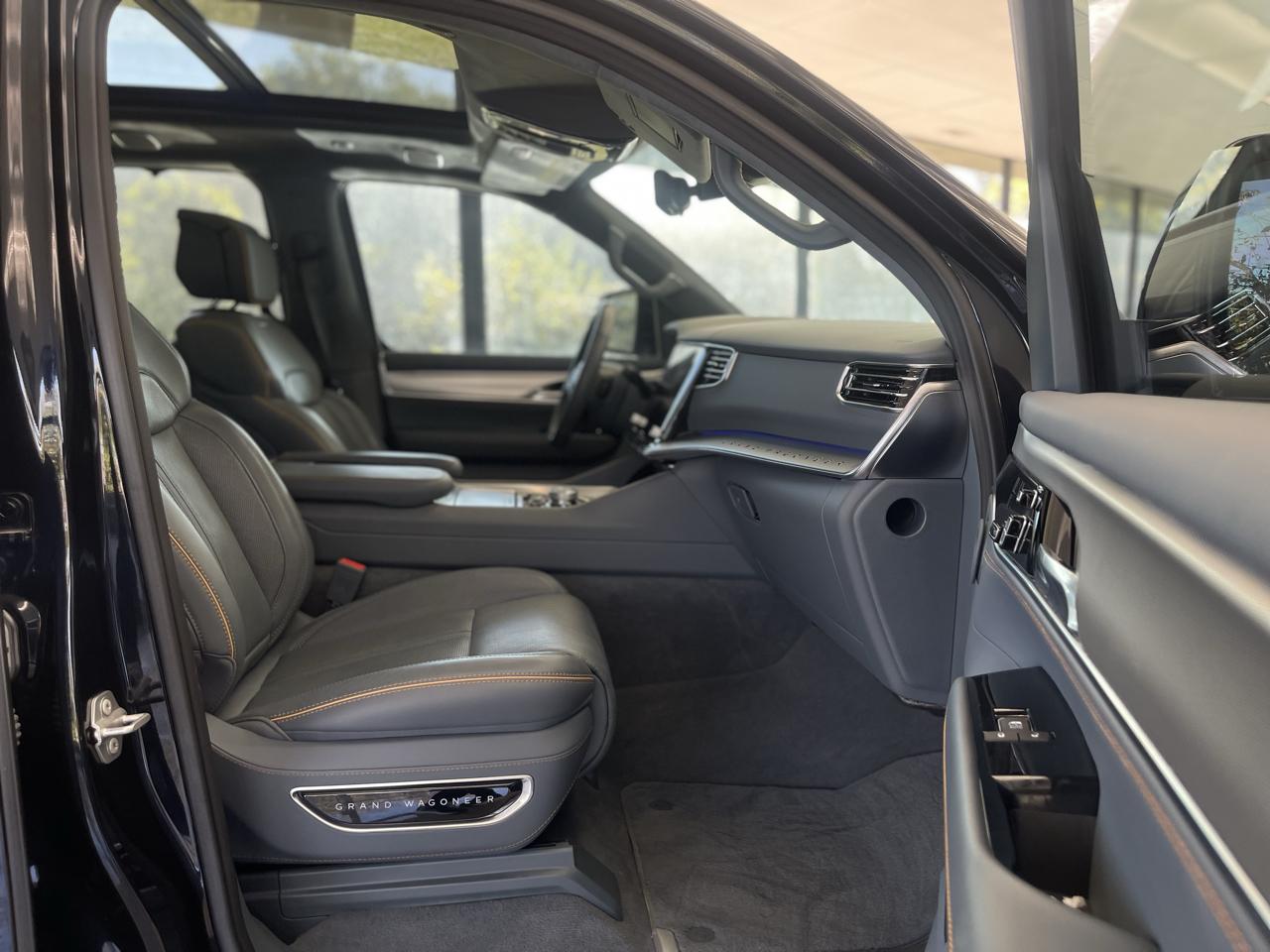 Jeep Grand Wagoneer Series II 4WD 2023