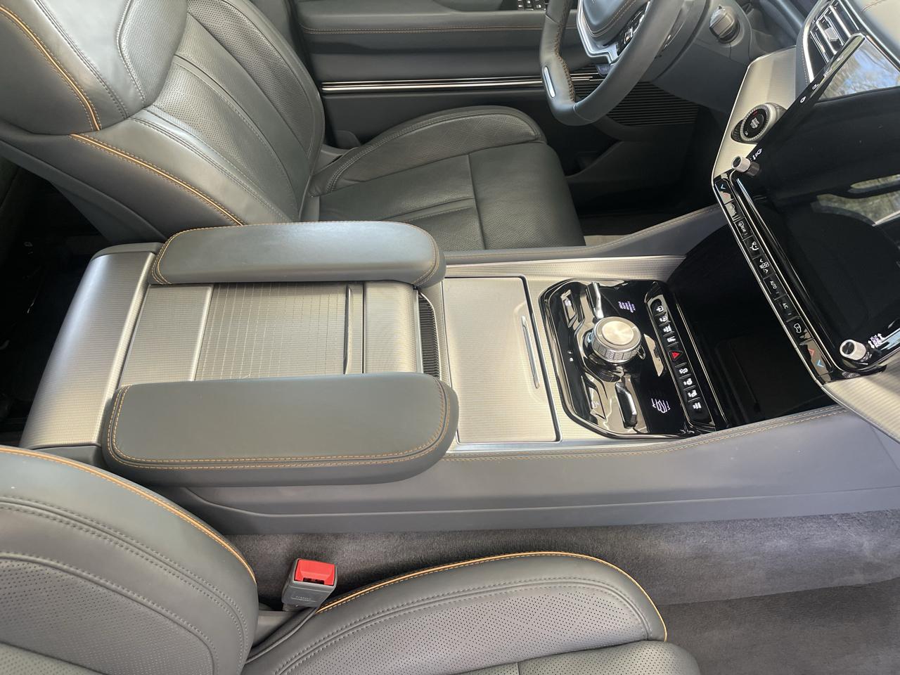 Jeep Grand Wagoneer Series II 4WD 2023