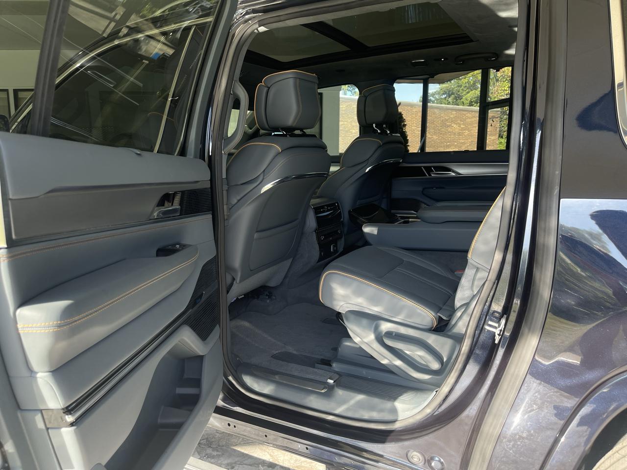 Jeep Grand Wagoneer Series II 4WD 2023