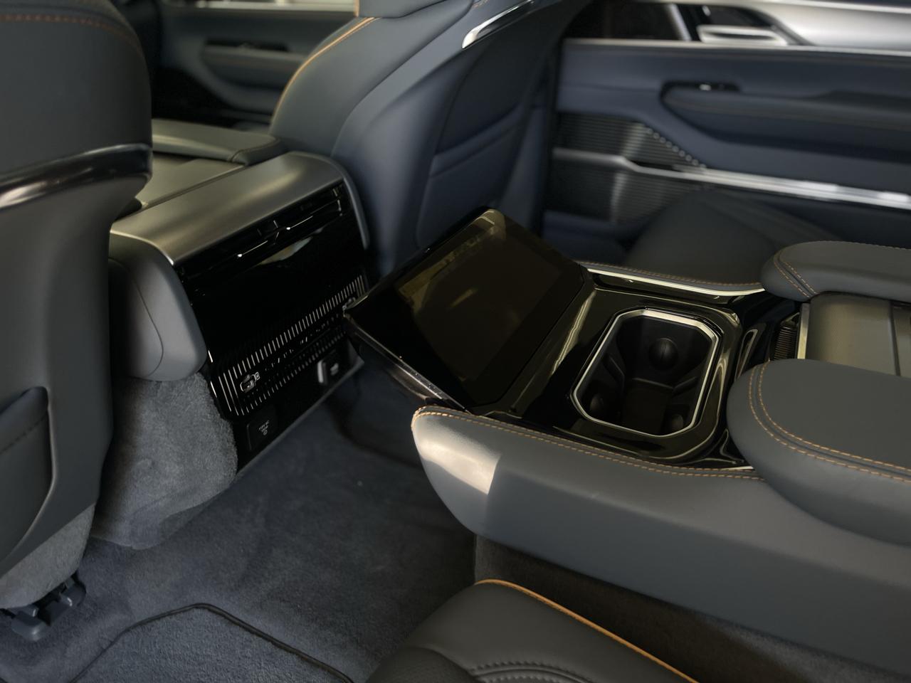 Jeep Grand Wagoneer Series II 4WD 2023