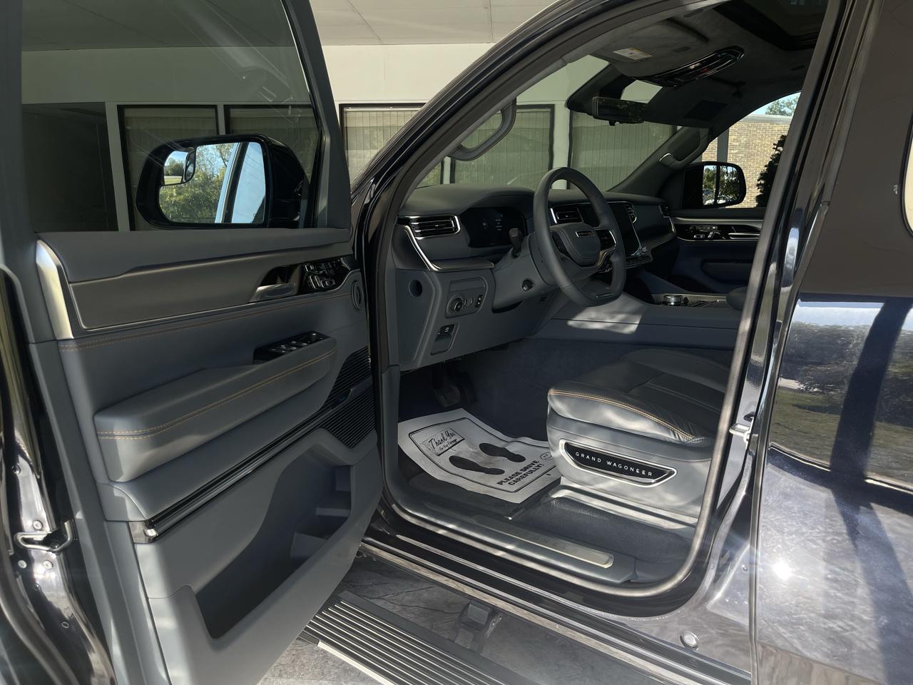 Jeep Grand Wagoneer Series II 4WD 2023