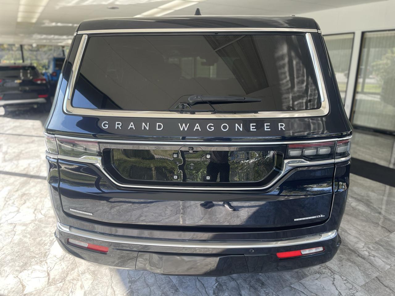 Jeep Grand Wagoneer Series II 4WD 2023