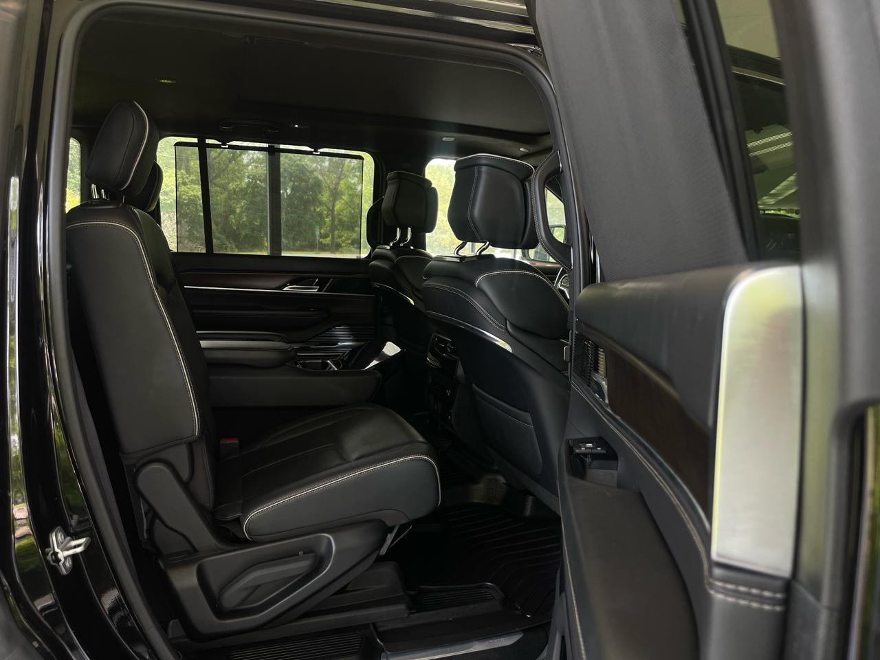 Jeep Grand Wagoneer Series II 4WD 2023