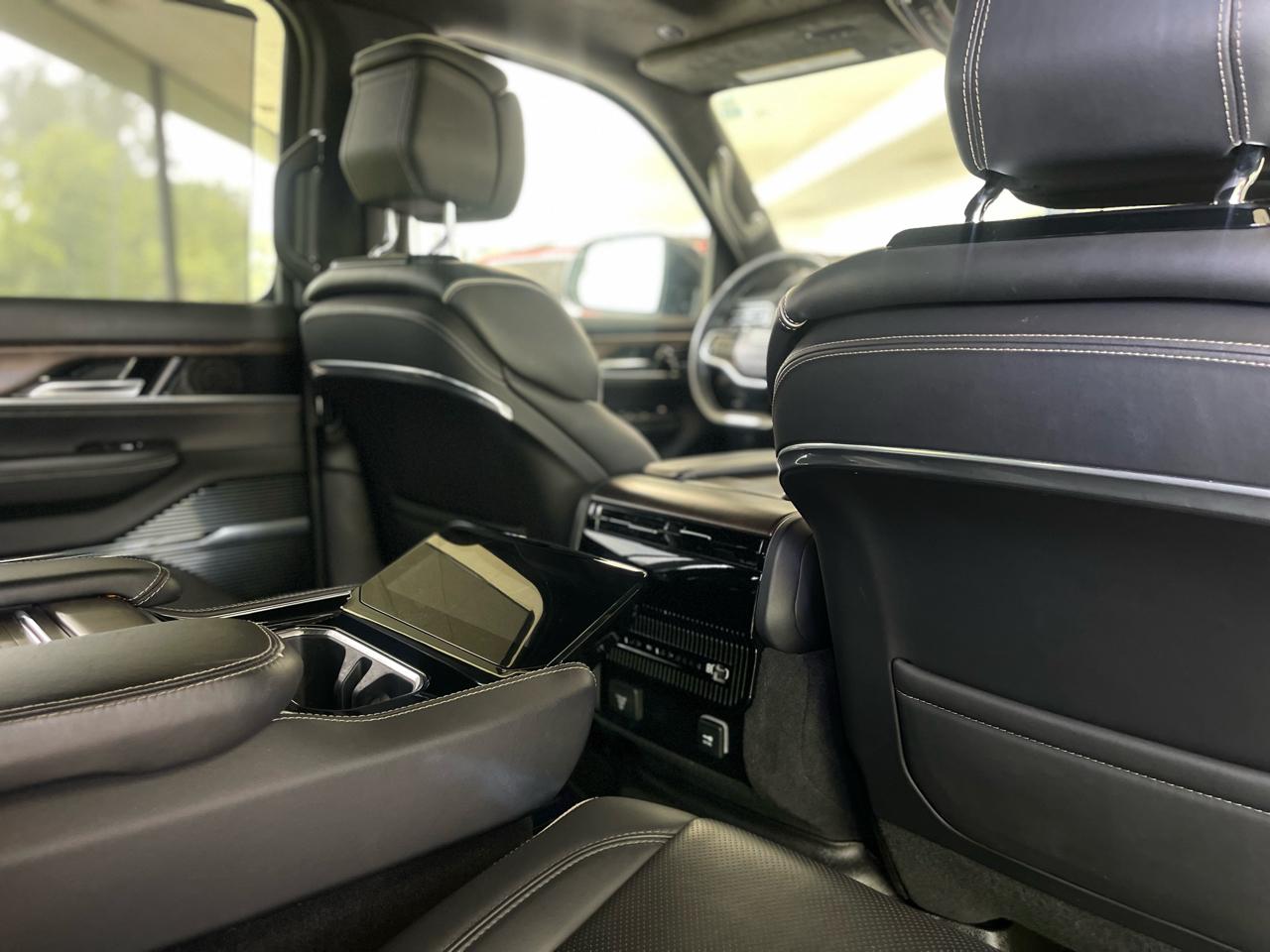 Jeep Grand Wagoneer Series II 4WD 2023