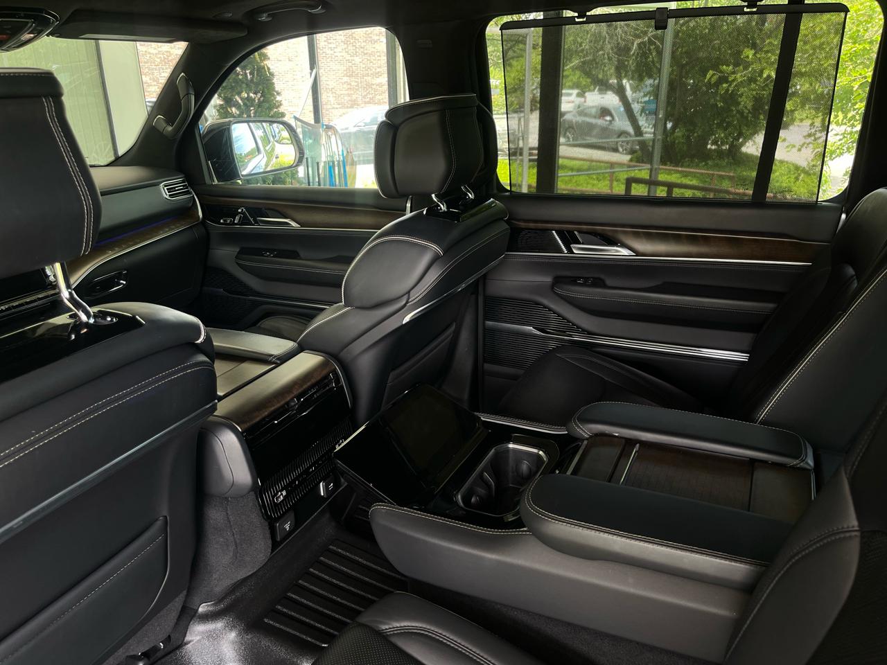 Jeep Grand Wagoneer Series II 4WD 2023