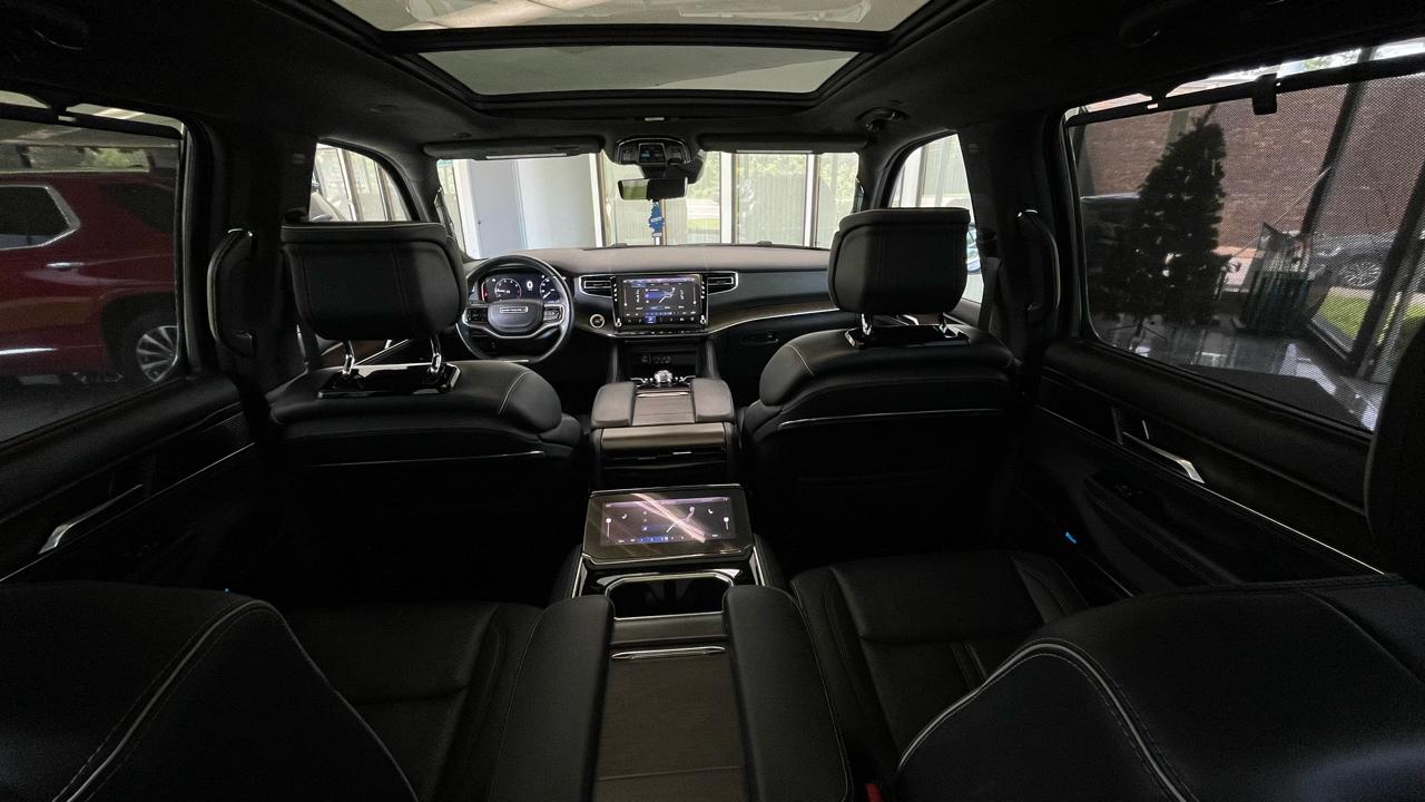Jeep Grand Wagoneer Series II 4WD 2023