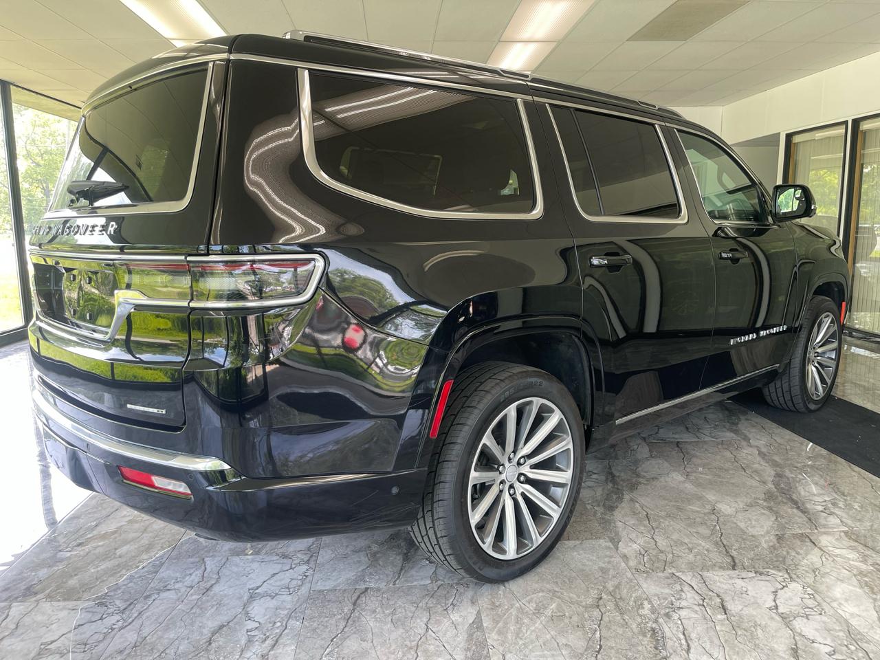 Jeep Grand Wagoneer Series II 4WD 2023