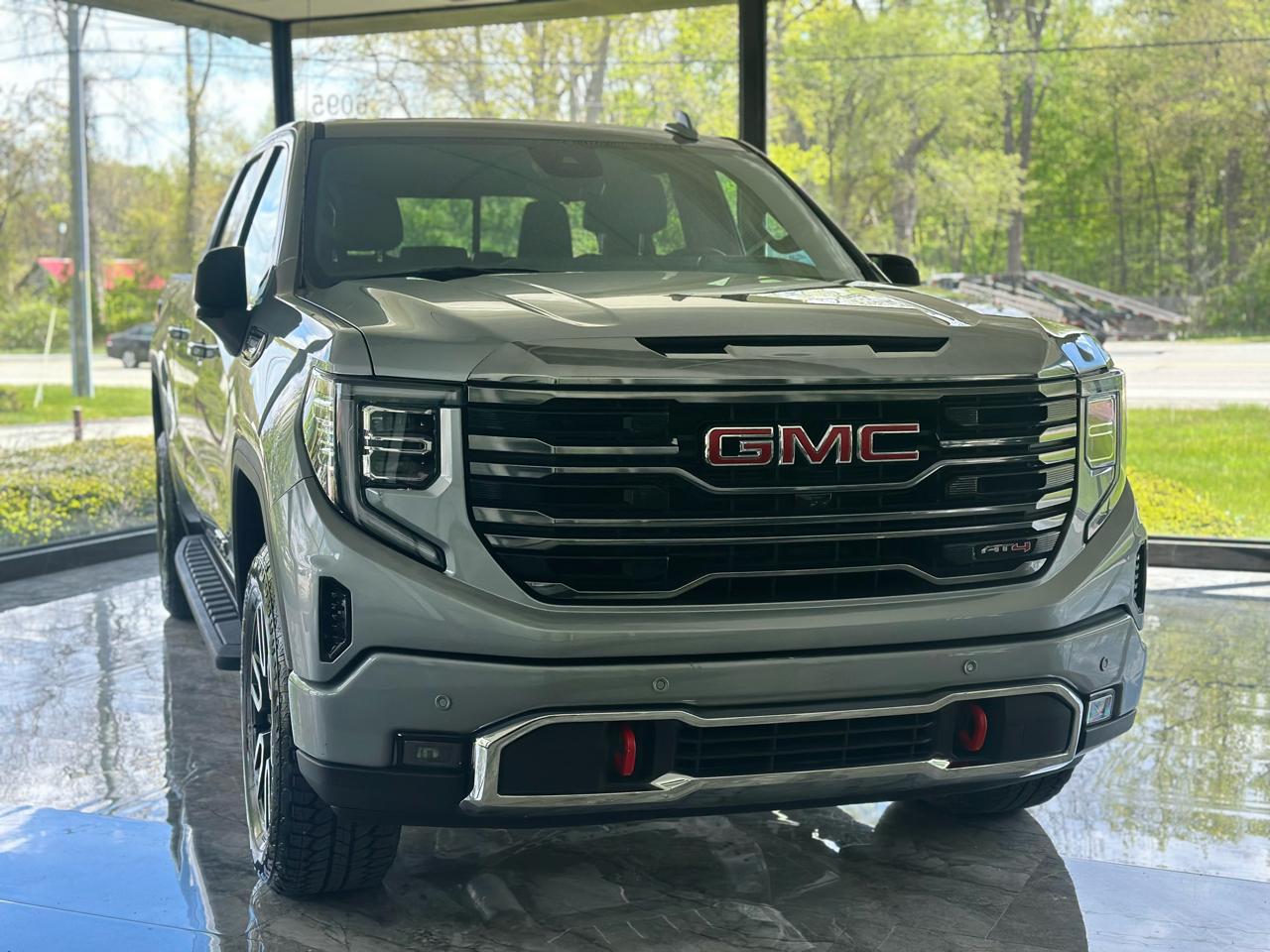 GMC Sierra 1500 AT4 Crew Cab 4WD 2025