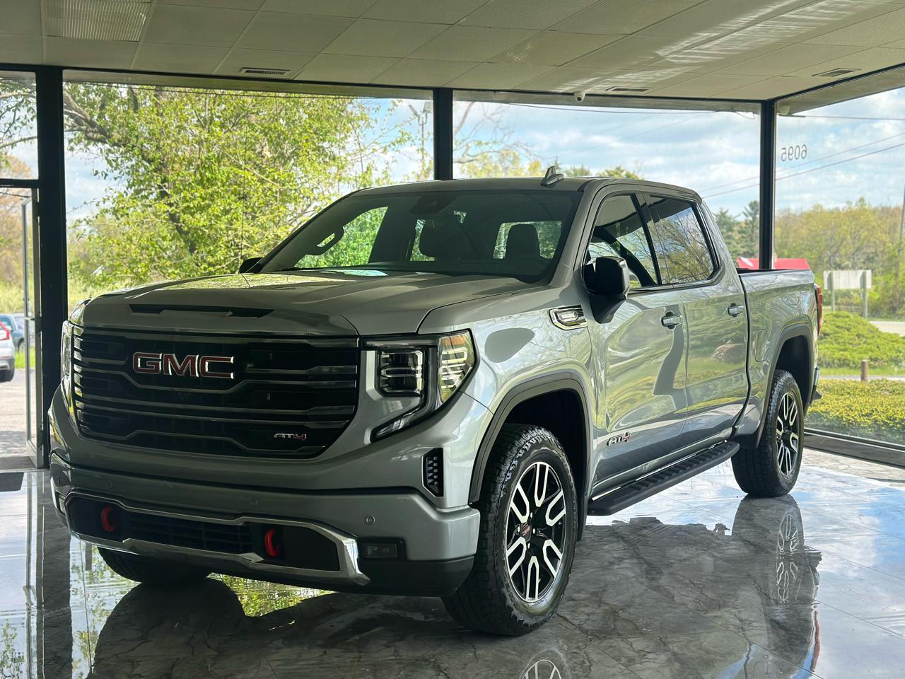 GMC Sierra 1500 AT4 Crew Cab 4WD 2025