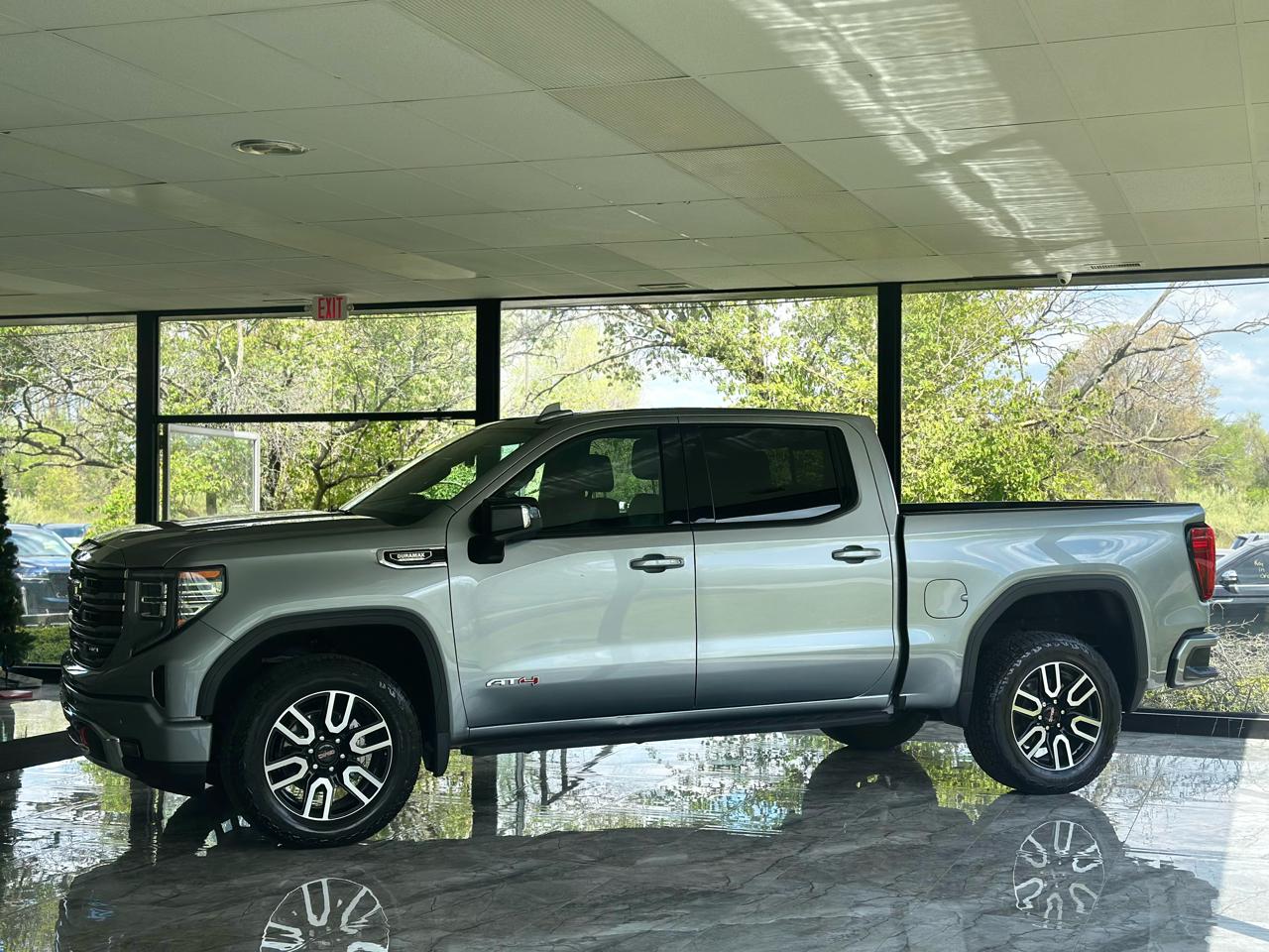 GMC Sierra 1500 AT4 Crew Cab 4WD 2025