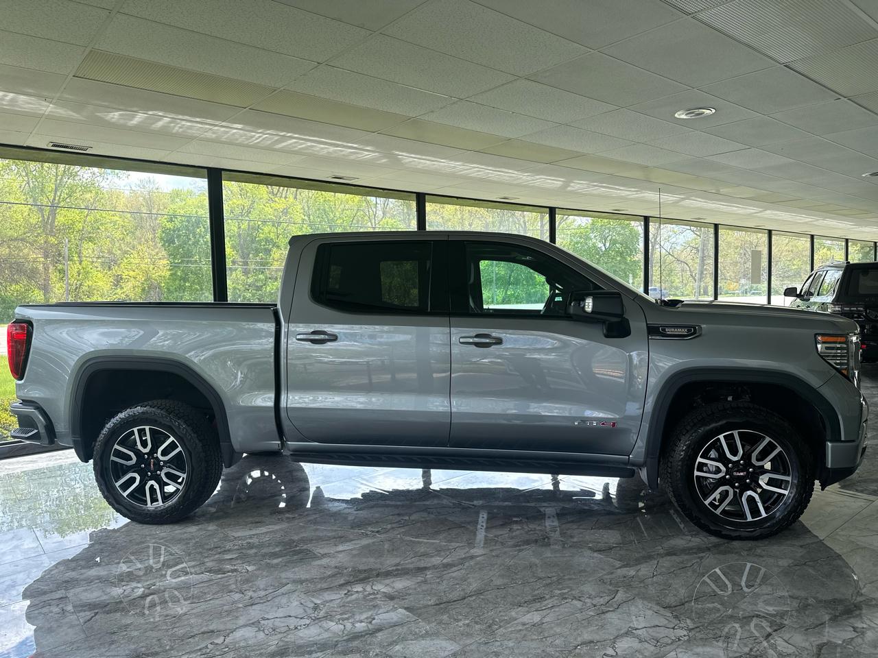 GMC Sierra 1500 AT4 Crew Cab 4WD 2025