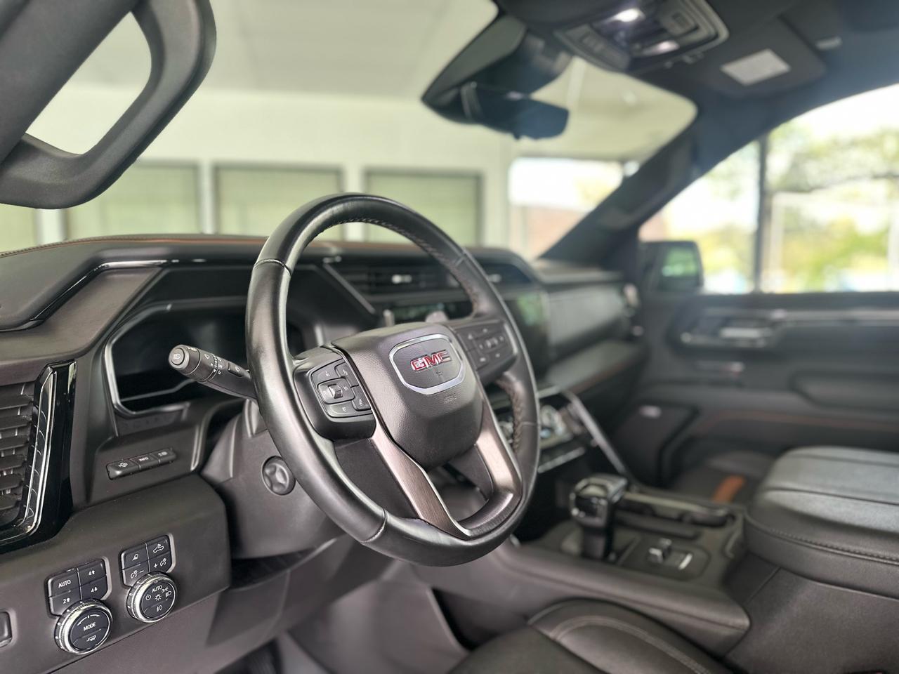 GMC Sierra 1500 AT4 Crew Cab 4WD 2025