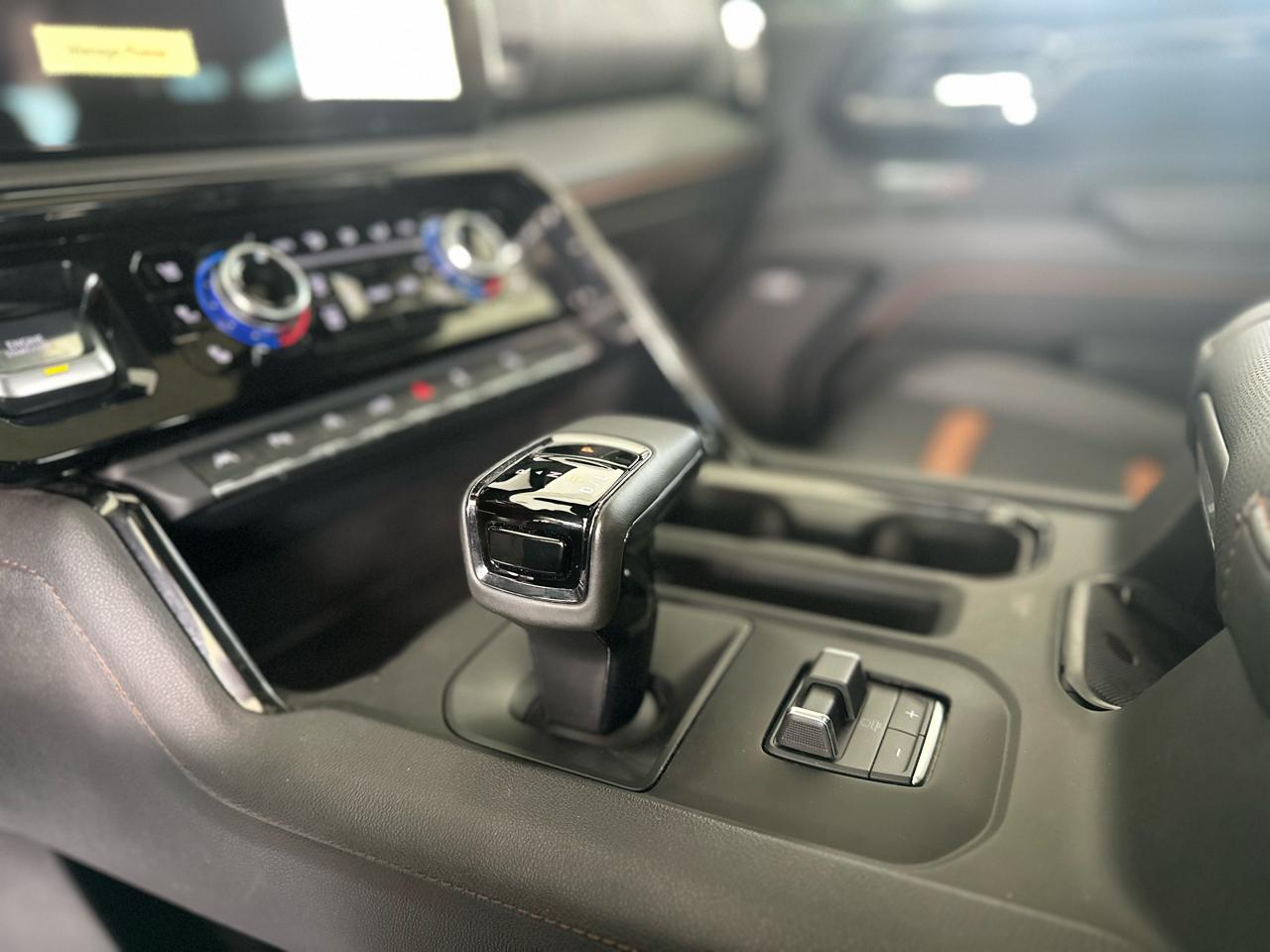 GMC Sierra 1500 AT4 Crew Cab 4WD 2025