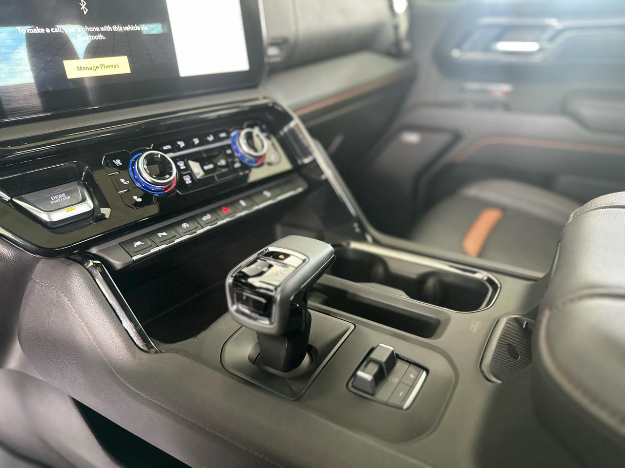 GMC Sierra 1500 AT4 Crew Cab 4WD 2025