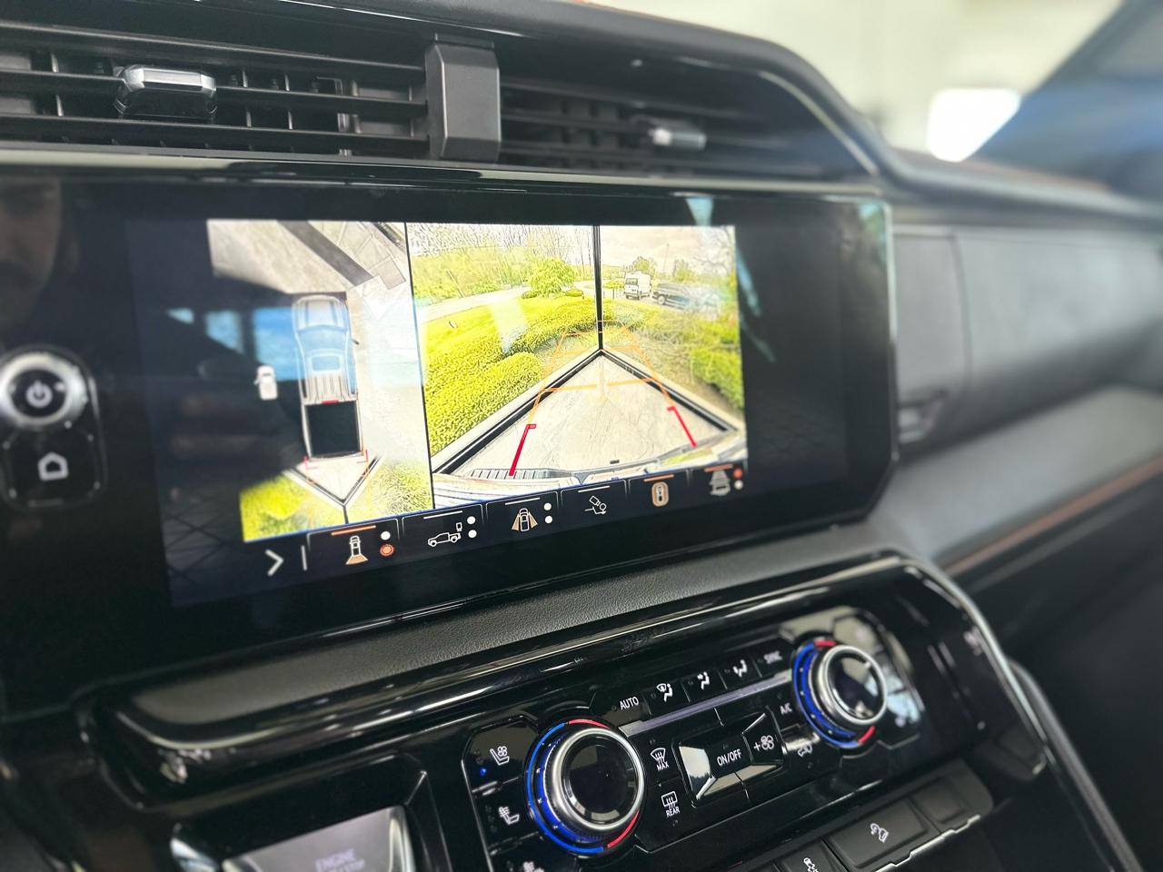 GMC Sierra 1500 AT4 Crew Cab 4WD 2025