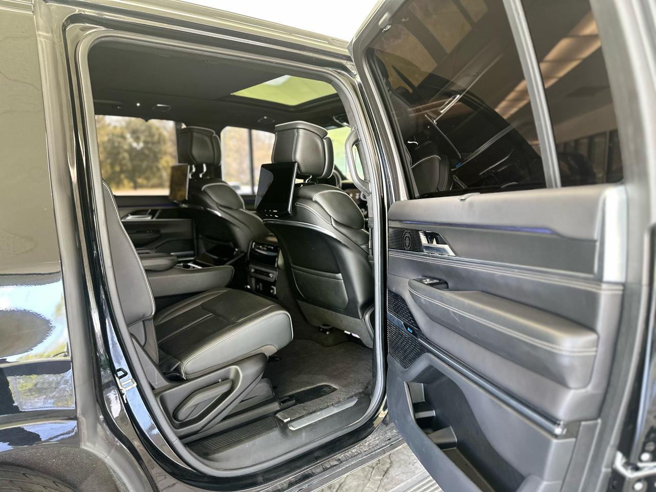 Jeep Grand Wagoneer Series II 4WD 2022