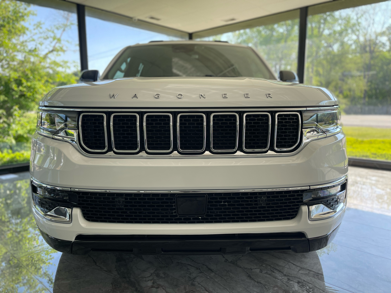 Jeep Wagoneer Base 4WD 2023