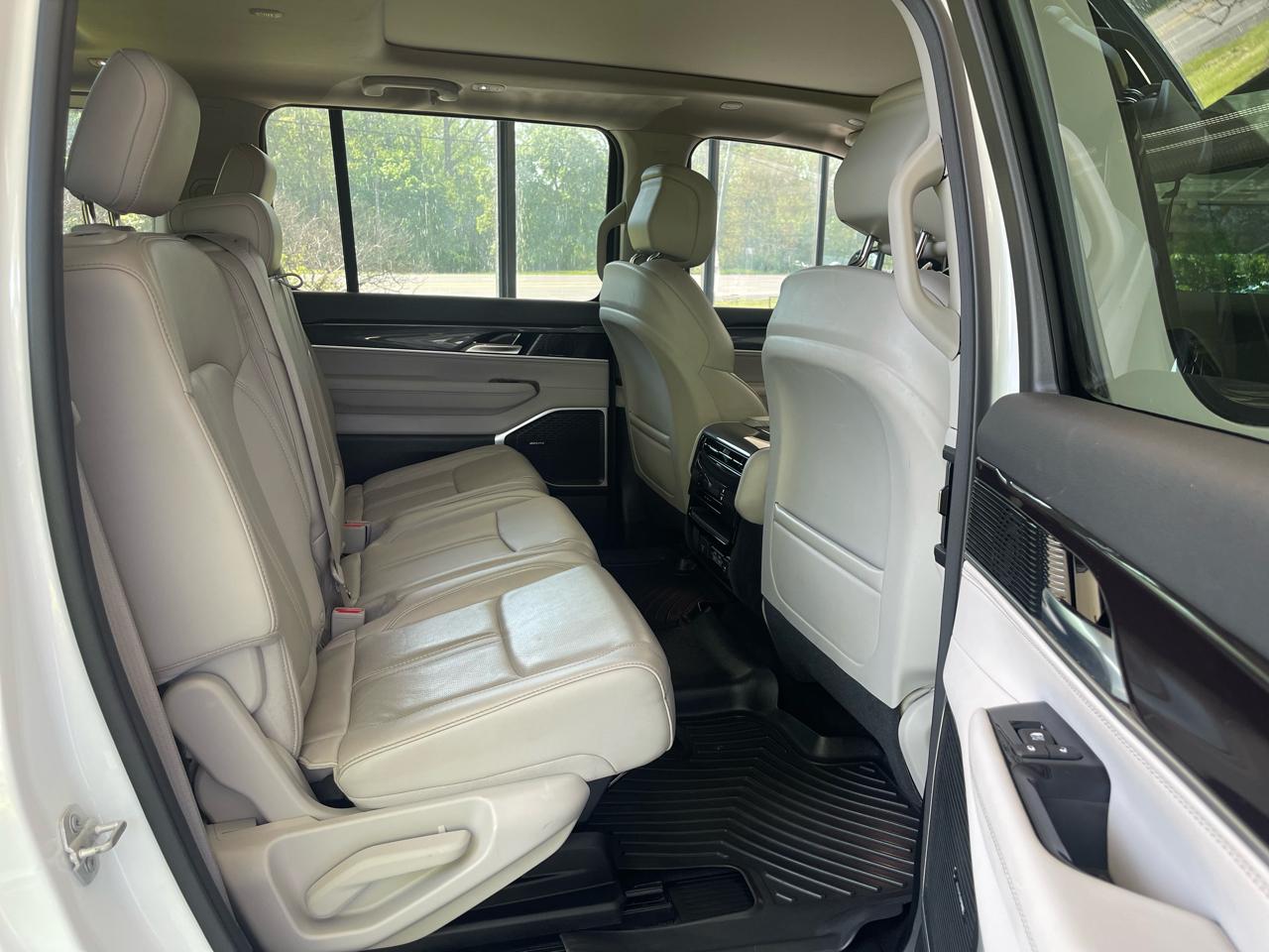 Jeep Wagoneer Base 4WD 2023