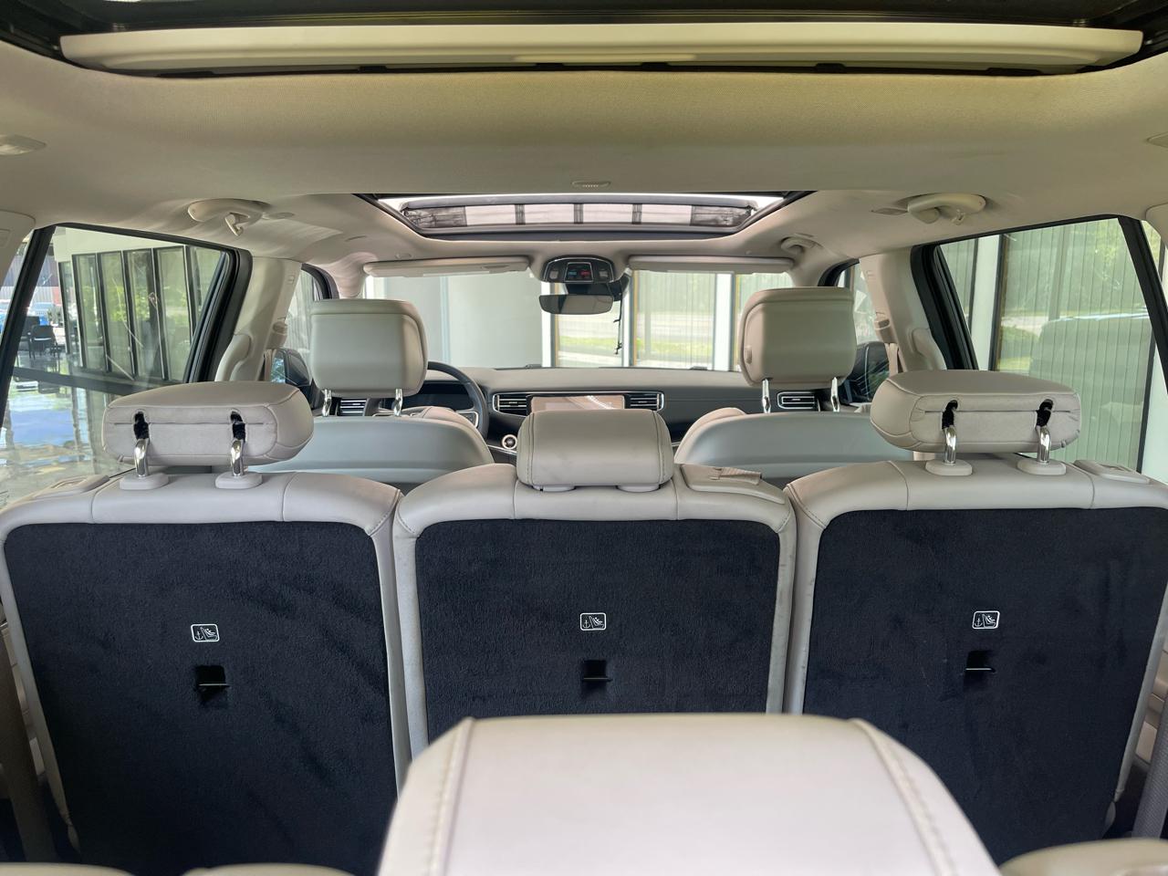 Jeep Wagoneer Base 4WD 2023