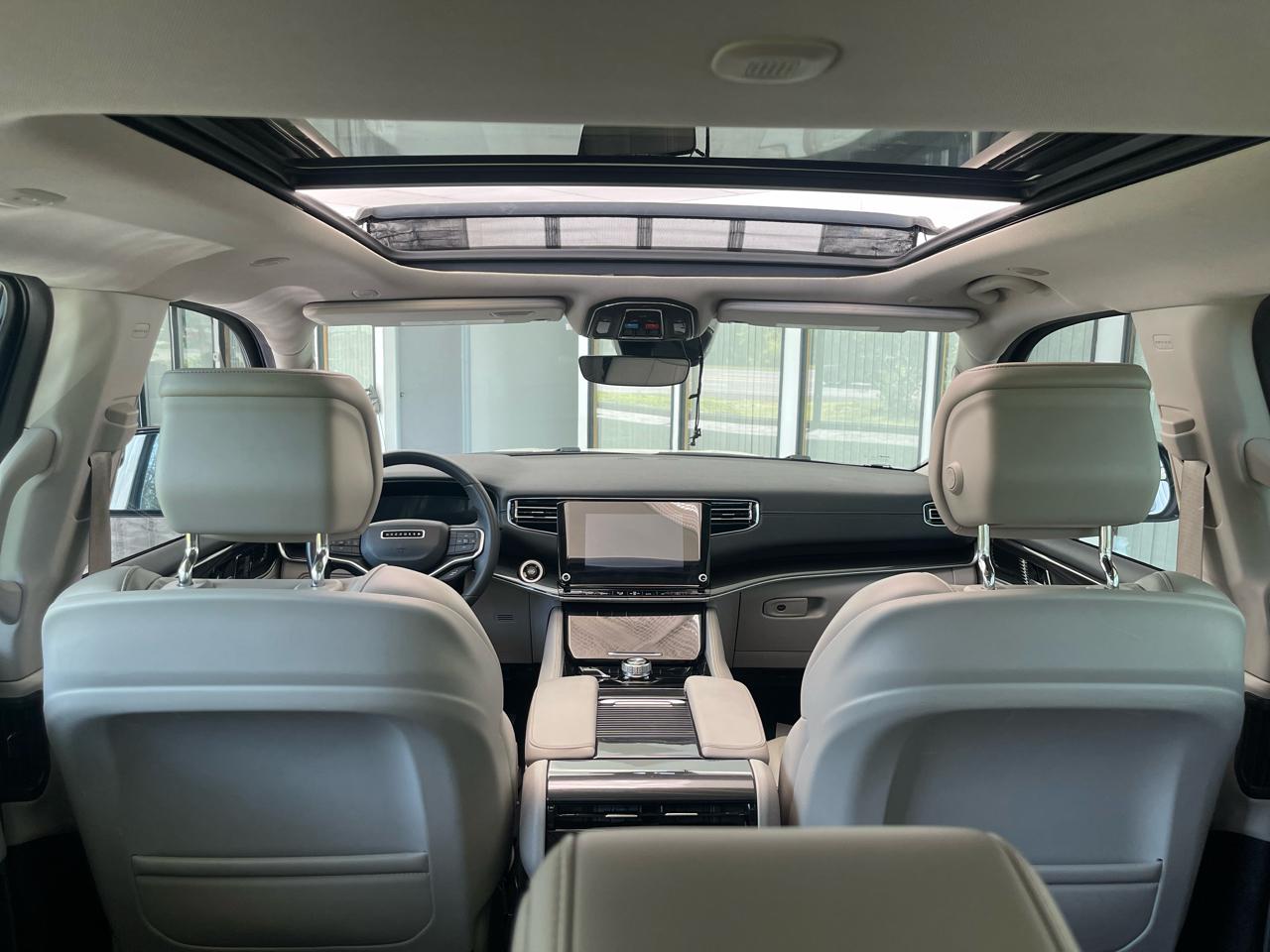 Jeep Wagoneer Base 4WD 2023