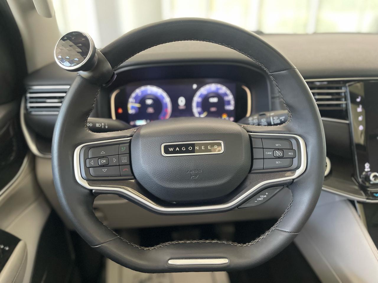 Jeep Wagoneer Base 4WD 2023