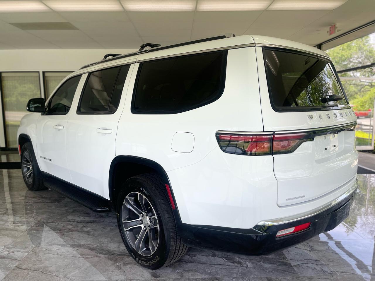 Jeep Wagoneer Base 4WD 2023