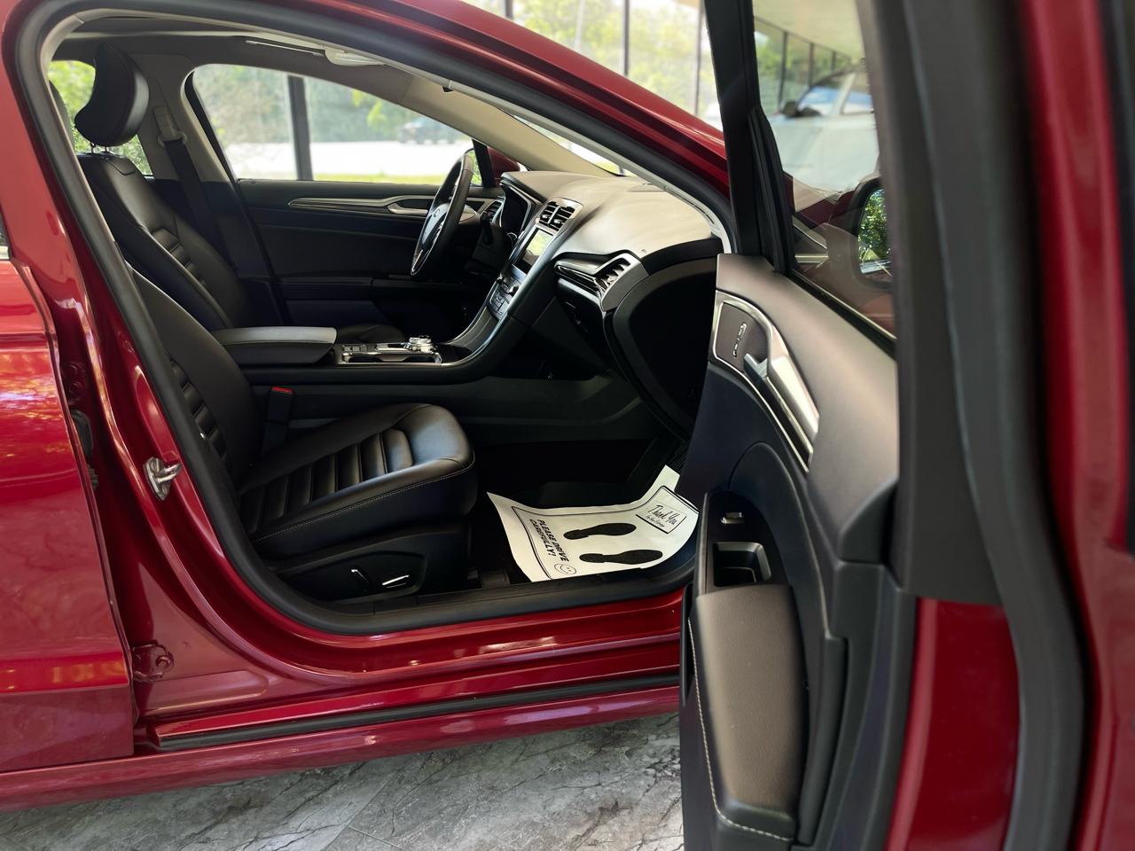 Ford Fusion Hybrid SEL 2019