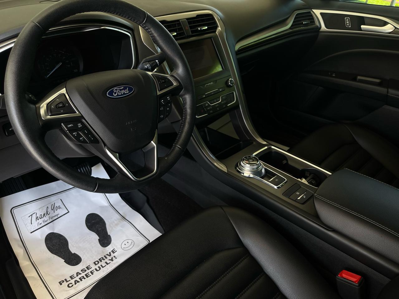 Ford Fusion Hybrid SEL 2019