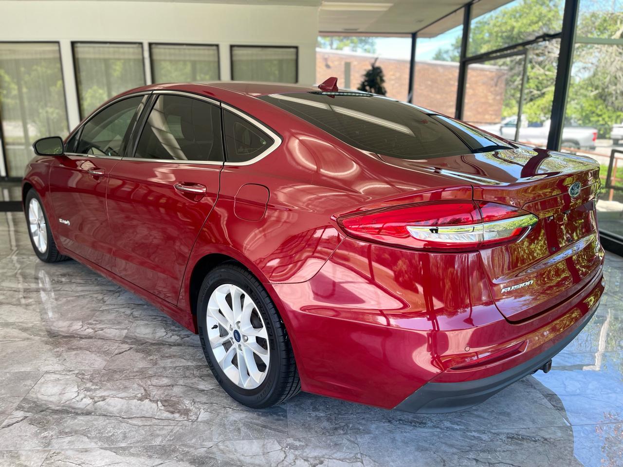 Ford Fusion Hybrid SEL 2019