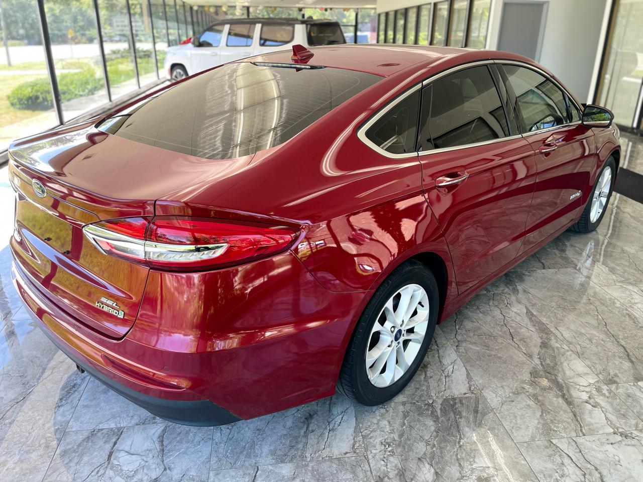 Ford Fusion Hybrid SEL 2019