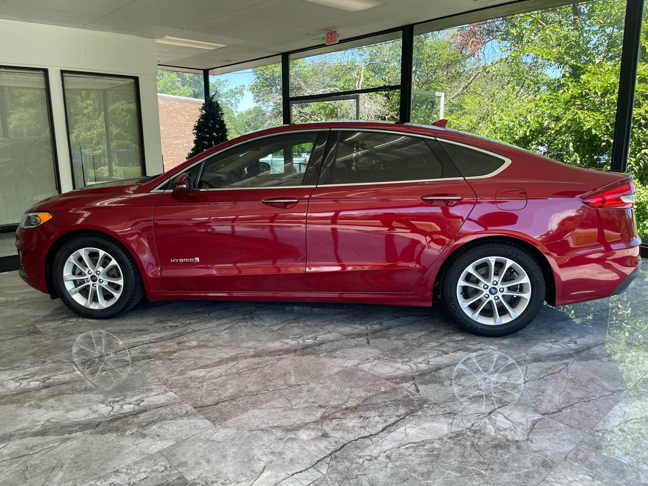 Ford Fusion Hybrid SEL 2019