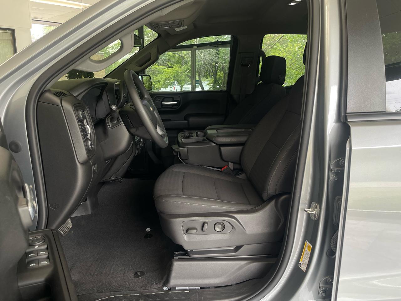Chevrolet Silverado 1500 Custom Double Cab 4WD 2024