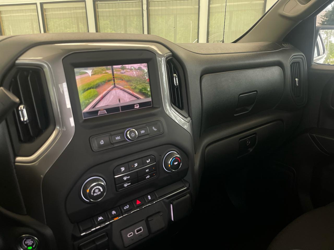 Chevrolet Silverado 1500 Custom Double Cab 4WD 2024