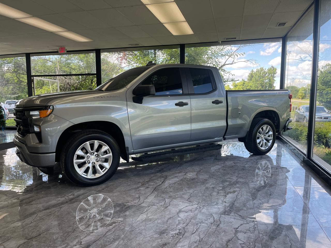 Chevrolet Silverado 1500 Custom Double Cab 4WD 2024