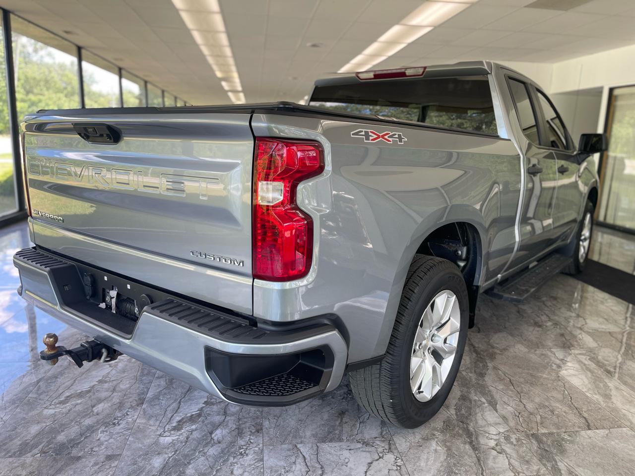 Chevrolet Silverado 1500 Custom Double Cab 4WD 2024