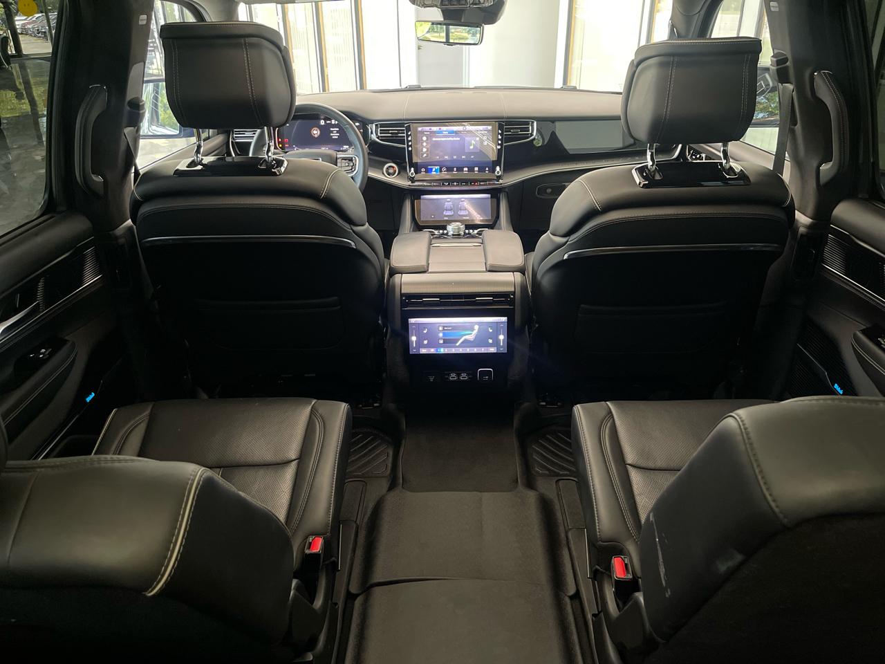 Jeep Grand Wagoneer Series II 4WD 2024
