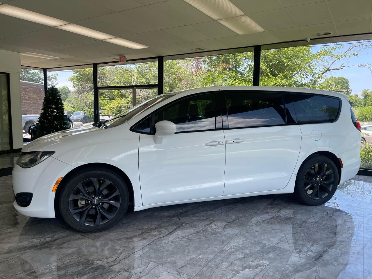 Chrysler Pacifica Touring Plus 2020