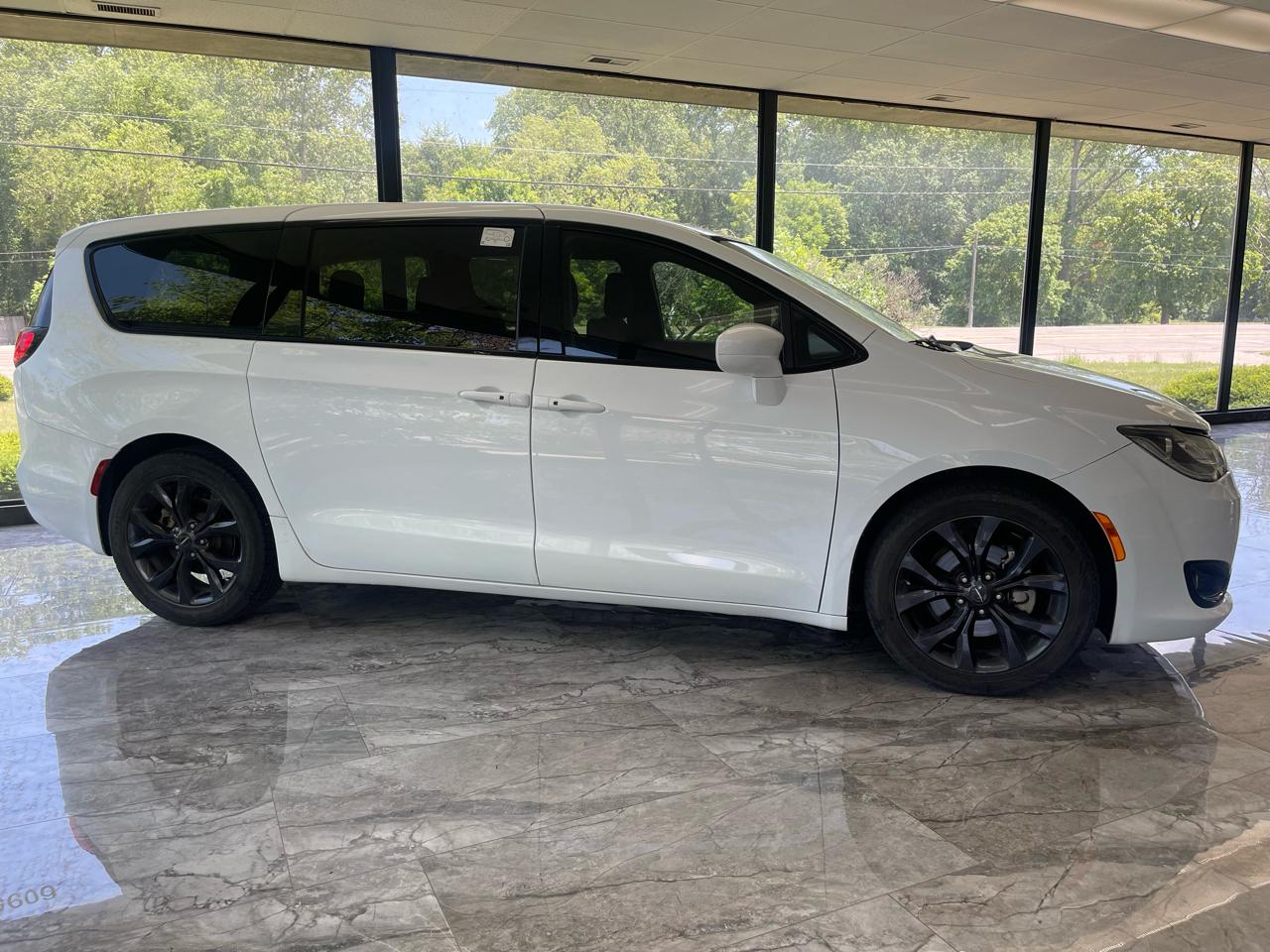 Chrysler Pacifica Touring Plus 2020
