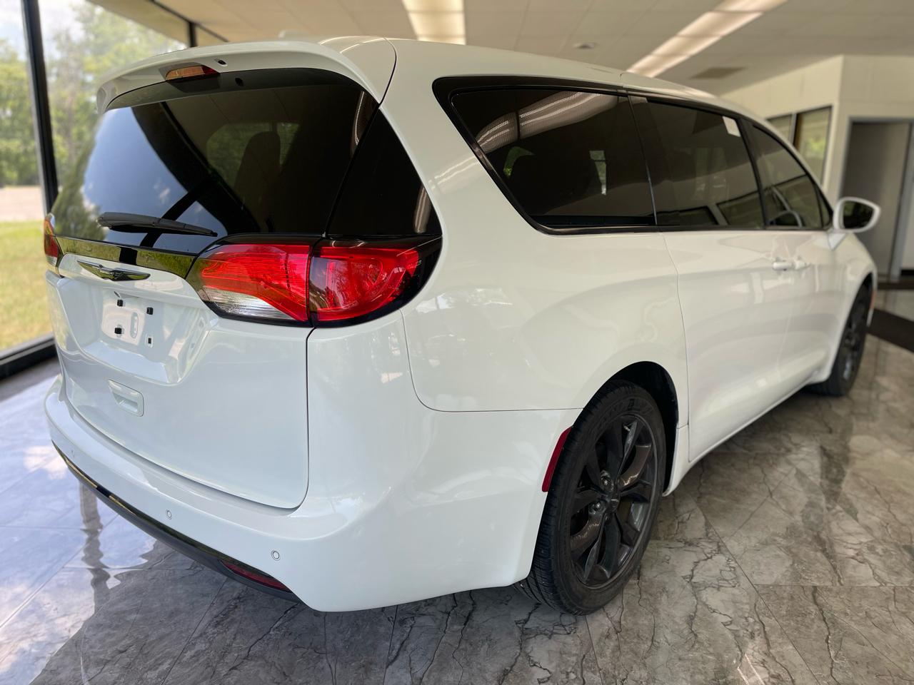 Chrysler Pacifica Touring Plus 2020