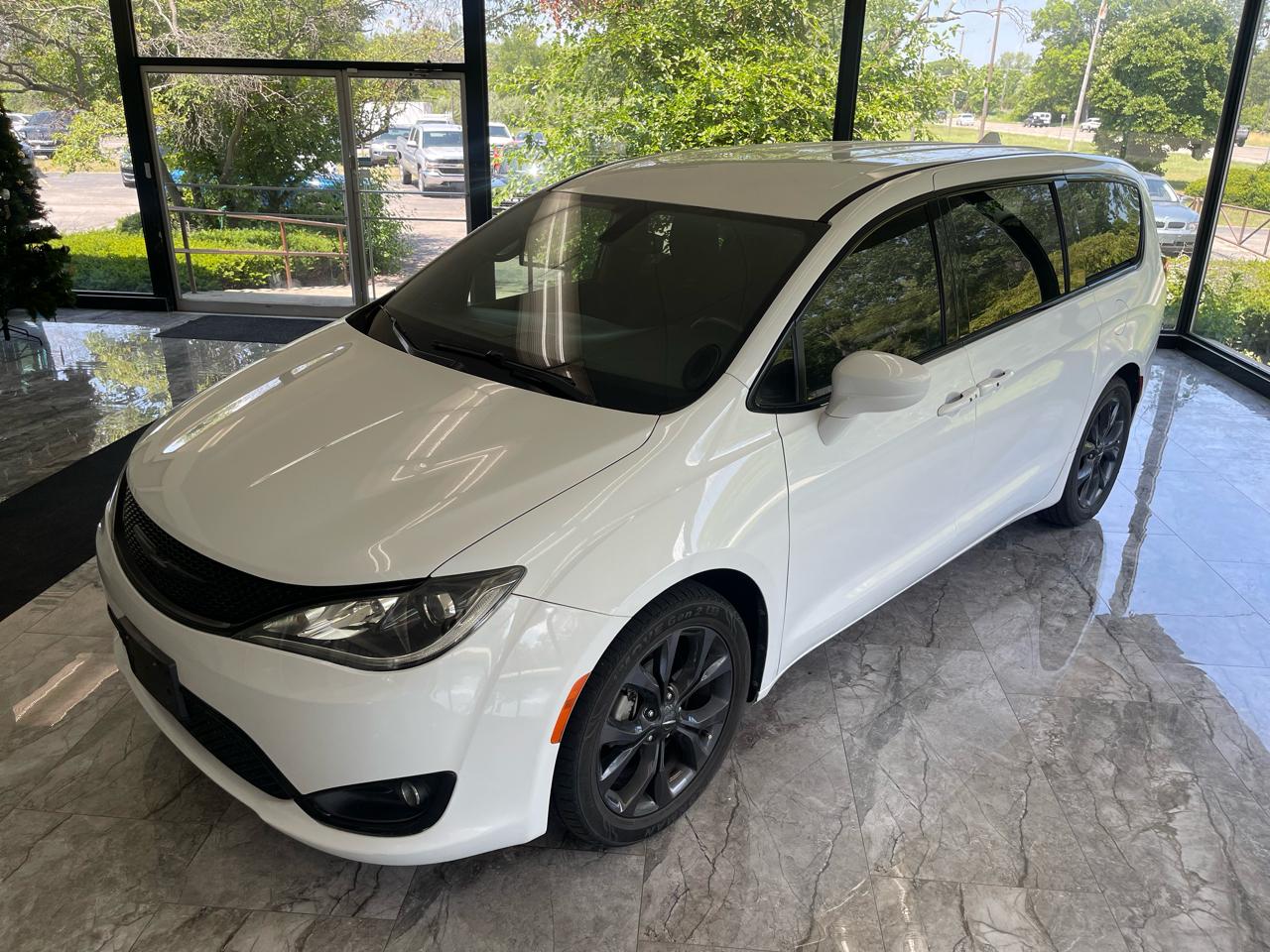 Chrysler Pacifica Touring Plus 2020