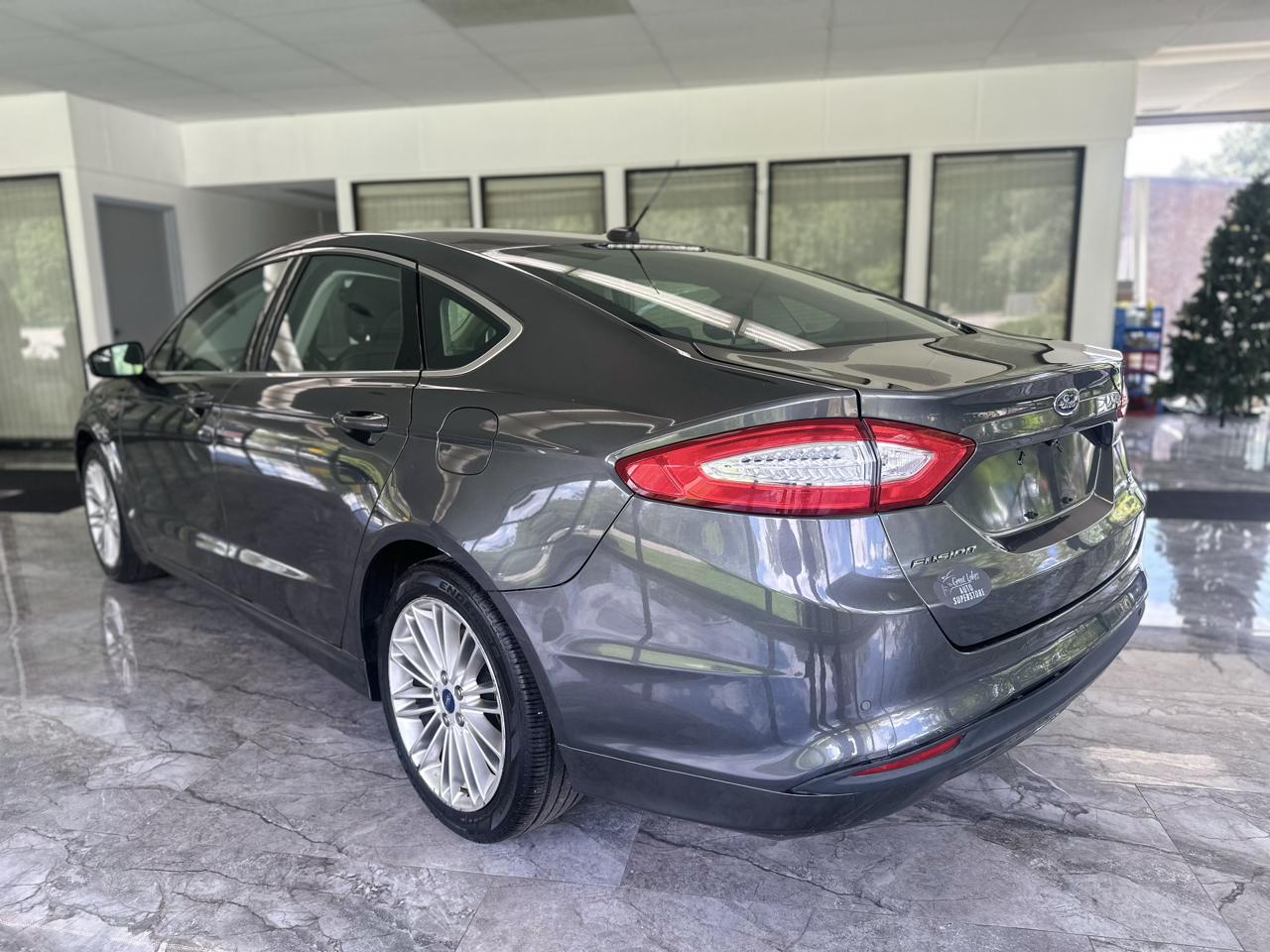 Ford Fusion SE 2016